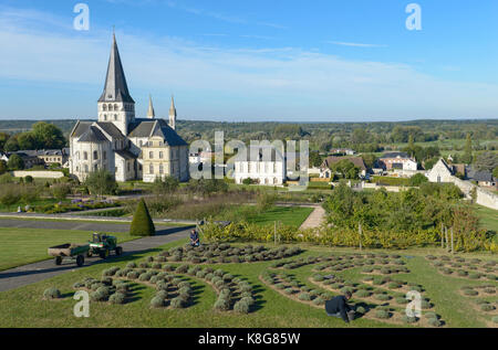 Saint-Martin-de-Boscherville (Nordfrankreich): Garten und die Abtei von Saint-Georges-de-Boscherville im Tal der Seine. Stockfoto