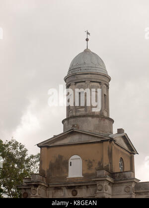 Berühmte verbleibenden kirchtürme in mistley Eine verbrannte Stadt Stockfoto