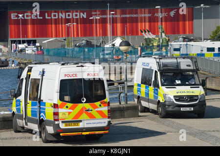 Met Polizei Unterstützung der DSEi Veranstaltung im ExCel Exhibition Centre in London, Großbritannien Stockfoto