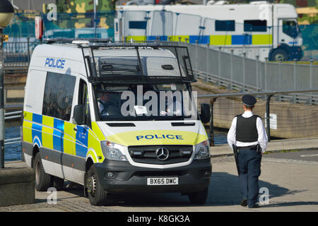 Met Polizei Unterstützung der DSEi Veranstaltung im ExCel Exhibition Centre in London, Großbritannien Stockfoto