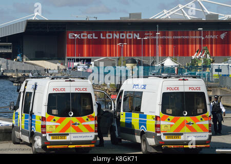 Met Polizei Unterstützung der DSEi Veranstaltung im ExCel Exhibition Centre in London, Großbritannien Stockfoto