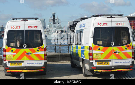 Met Polizei Unterstützung der DSEi Veranstaltung im ExCel Exhibition Centre in London, Großbritannien Stockfoto