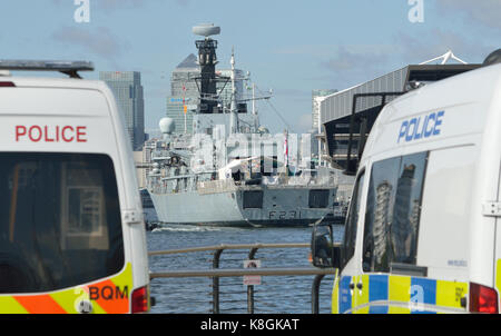 Met Polizei Unterstützung der DSEi Veranstaltung im ExCel Exhibition Centre in London, Großbritannien Stockfoto