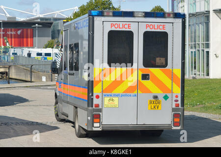 Met Polizei Unterstützung der DSEi Veranstaltung im ExCel Exhibition Centre in London, Großbritannien Stockfoto