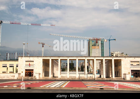 Tirana, Albanien - August 2017: Restaurierung des Fußballstadions von Tirana in Albanien Stockfoto