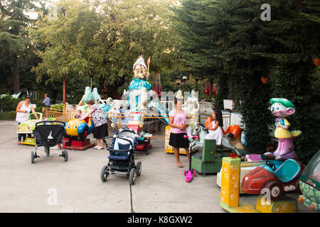 Tirana, Albanien - August 2017: einem alten kleinen Vergnügungspark im Zentrum von Tirana, der Hauptstadt Albaniens Stockfoto