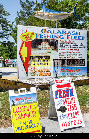 North Carolina, North Carolina, North Carolina, Calabash, Calabash River, Fischerdorf, Hafengebiet, Meeresfrüchte, regionale Küche, Restaurants, Schild, frischer Fisch, Schilder, NC170518007 Stockfoto