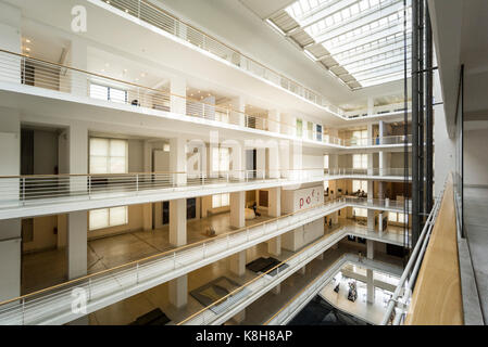 Prag. Der Tschechischen Republik. Messe Palace (Veletrzní palác), das Gehäuse der Nationalgalerie in Prag (Národní galerie v Praze), entworfen von der Arachiter Stockfoto