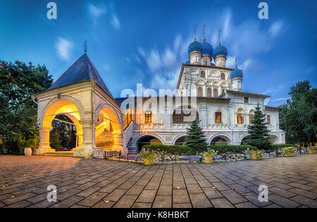 Kirche der Muttergottes von Kasan in Kolomenskoje, Moskau in der Dämmerung (HDR-Bild) Stockfoto