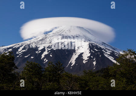 Vulkan Lanín, Villarrica Nationalpark, Grenze zwischen Chile und Argentinien Stockfoto