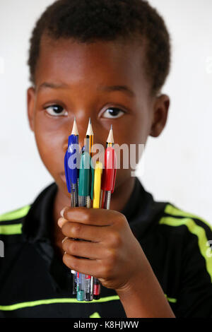 Afrikanische Grundschule. Kind gefördert durch die Ngo la Chaine de l'Espoir. Lome. Togo.