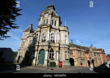 Die bemerkenswerte Rathaus, Tiverton, Devon, an der Spitze des Fore Street von Angel Hill. Es wurde von Henry Lloyd entworfen und gebaut von Samuel Garth im Mai Stockfoto