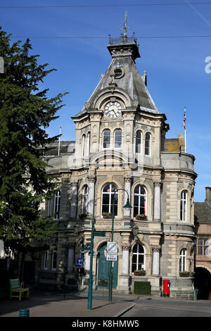 Die bemerkenswerte Rathaus, Tiverton, Devon, an der Spitze des Fore Street von Angel Hill. Es wurde von Henry Lloyd entworfen und gebaut von Samuel Garth im Mai Stockfoto