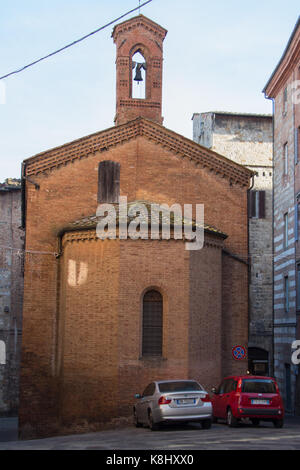Italien, Siena - 26. Dezember 2016: der Blick auf eine alte Kirche von Siena am 26. Dezember in Siena, Toskana, Italien 2016. Stockfoto