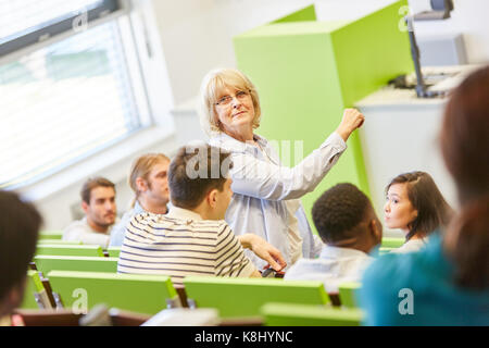 Universität Seminar Workshop mit Lehrer und Schüler in Halle Stockfoto