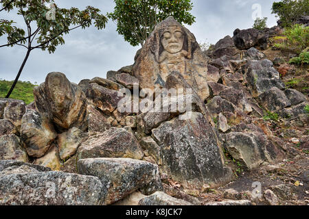 Sendero A La Chaquira, La Chaquira, Stein Abbildung eines Unbekannten vor-kolumbianische Kultur in der Nähe von San Agustin, Kolumbien, Südamerika Stockfoto