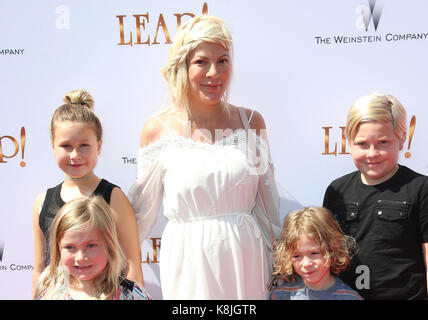 Premiere von The Weinstein Company' zu springen!" Mit: Tori Spelling, Stella Doreen McDermott, Liam Aaron McDermott, Hattie Margaret McDermott, Beau Dean McDermott Wo: Los Angeles, California, United States Wann: 19 Aug 2017 Quelle: FayesVision/WENN.com Stockfoto