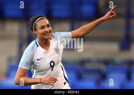 England's Jodie Taylor feiert zweiten Ziel ihrer Seite des Spiels zählen während der FIFA 2019 Weltmeisterschaft der Frauen Qualifikationsspiel in Prenton Park, Birkenhead. Stockfoto