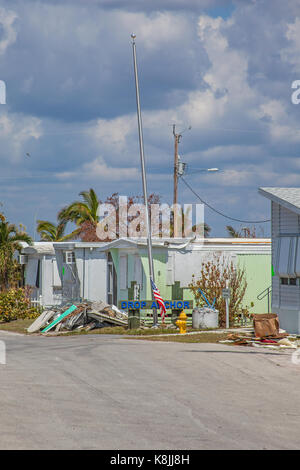 Goodland Florida nach Hurrikan Irma Struck beschädigt und Herzschmerz. Ein kleines Fischerdorf an der südwestlichen Küste von Florida südlich von Naples und Marco Island, nahmen sie einen direkten Treffer vom Hurrikan Irma wie das Auge über Sie bestanden, wenn die Vereinigten Staaten auf dem Festland nach der Florida Keys. Stockfoto
