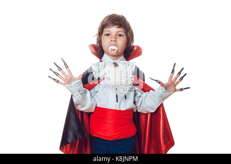 Junge in Scary Hallowe'en Kostüme isoliert auf Weiss. Dracula. Stockfoto