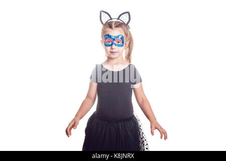 Mädchen in einer Katze kostüm isoliert auf Weiss. Halloween. Stockfoto