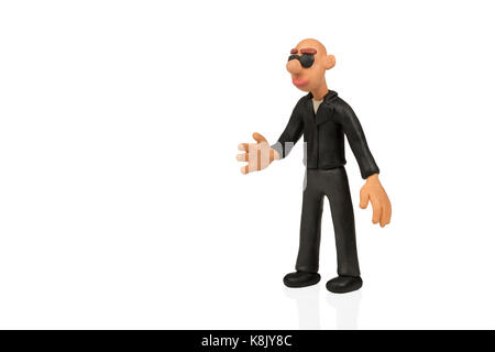 Plastilin kahlen Gangster Brille bereit, Hände auf weißem Hintergrund schütteln Stockfoto