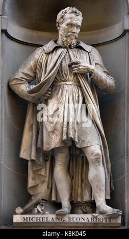 Michelangelo (1475 - 1564) Michelangelo di Lodovico Buonarroti Simoni) 1475 - 1564 italienische Bildhauer, Maler, Architekt und Dichter der Renaissance in der Republik Florenz geboren. Statue in den Uffizien in Florenz, Toskana, Italien. von Emilio Santarelli Stockfoto