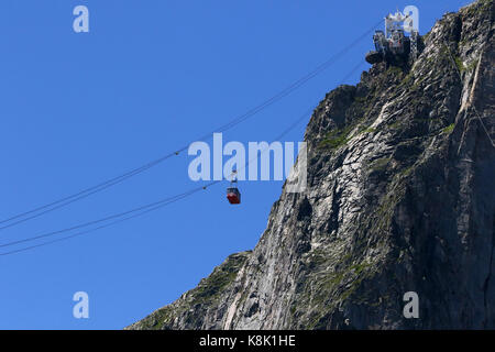 Die französischen Alpen. Mont Blanc Massiv. Gondel an den Brevent. Chamonix, Frankreich. Stockfoto