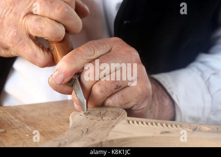 Altes Domancy Handwerk Festival. Holzschnitzer. frankreich. Stockfoto