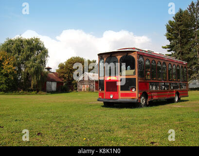 Madison County, New York, USA. September 17, 2017. Vintage Trolleys auf Anzeige entlang der Route 20 in Madison County, New York außerhalb von Hamilton, NY Stockfoto