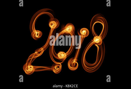 Frohes neues Jahr 2018 Isolierte zahlen Schriftzug mit Feuer Flammen oder Rauch auf schwarzem Hintergrund geschrieben. Stockfoto
