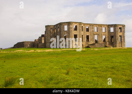 Die Ruinen des extravaganten Hauses des Earl Bishop auf dem Gelände der Downhill Demesne bei Coleraine an der Nordküste von Nordirland Stockfoto