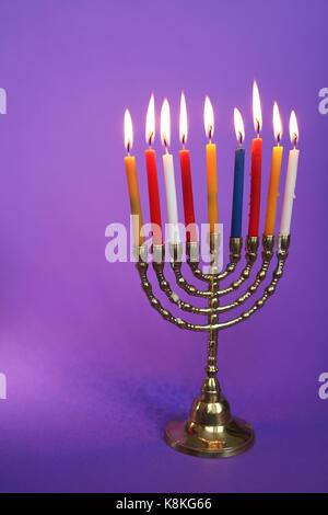 Jüdischer Feiertag Hanukkah und seine berühmten neun-verzweigten Menorah Stockfoto