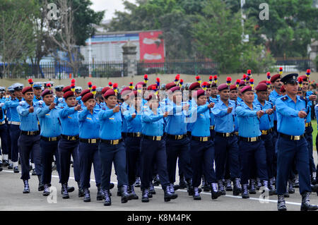 Kathmandu, Nepal. 19 Sep, 2017. Personal der nepalesischen Polizei nimmt teil an einer Feier der Tag der Verfassung in Nepal Armee Pavillon, Tundikhel, Kathmandu, Nepal am Dienstag, 19. September 2017. Credit: Narayan Maharjan/Pacific Press/Alamy leben Nachrichten Stockfoto