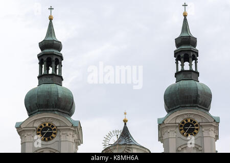 Karlsbad, Tschechische Republik - 15. August 2017: Glocken der Maria Magdalena Kirche im historischen Zentrum der Stadt Stockfoto