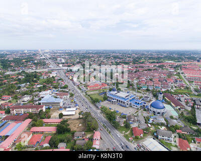 Luftbild - Sultan Ismail Petra Moschee in Kota Bharu, Kelantan, Malaysia. Stockfoto