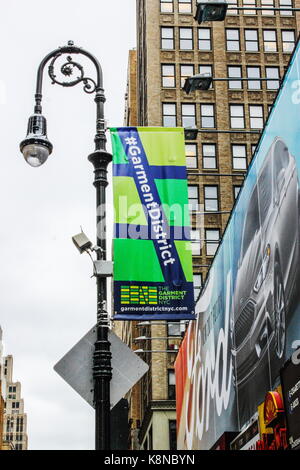 New York, USA - 29. September 2016: Lamp Post im Garment District von Manhattan in New York. Stockfoto