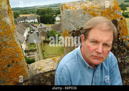 Autor, Dichter, playright Michael Morpurgo im Dorf in der Nähe von Okehampton iddesleigh, Devon. Stockfoto