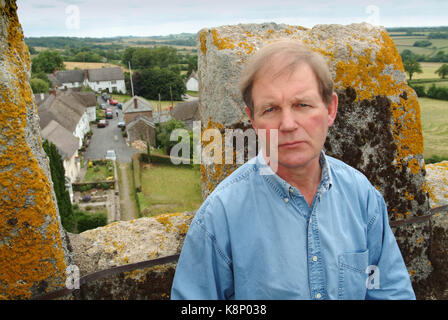 Autor, Dichter, playright Michael Morpurgo im Dorf in der Nähe von Okehampton iddesleigh, Devon. Stockfoto