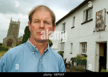 Autor, Dichter, playright Michael Morpurgo im Dorf in der Nähe von Okehampton iddesleigh, Devon. Stockfoto