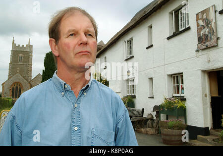 Autor, Dichter, playright Michael Morpurgo im Dorf in der Nähe von Okehampton iddesleigh, Devon. Stockfoto