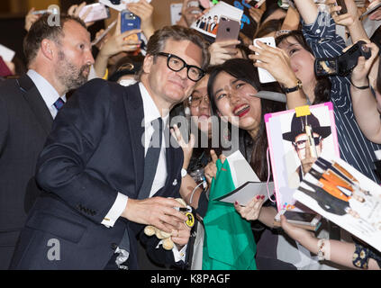 Seoul, Südkorea. 20 Sep, 2017. Schauspieler Colin Firth Posen für Fotos mit den Fans während der Red Carpet event Der Film 'KING'S MENSCH: DER GOLDEN CIRCLE" in Seoul, Südkorea, Sept. 20, 2017. Der Film wird in Südkorea an Sept. 27 freigegeben werden. Quelle: Lee Sang-ho/Xinhua/Alamy leben Nachrichten Stockfoto