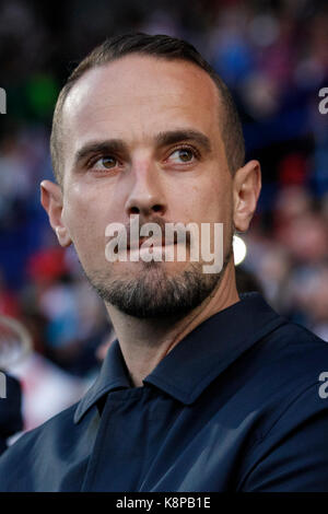 Birkenhead/Großbritannien. 19 Sep, 2017. England Manager Mark Sampson während der FIFA WM 2019 Qualifikation Gruppe 1 Spiel zwischen England und Russland Frauen Frauen in Prenton Park am 19. September 2017 in Birkenhead, England. (Foto von Daniel Chesterton/phcimages. Credit: PHC Images/Alamy leben Nachrichten Stockfoto