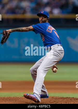 Tropicana Field. 19 Sep, 2017. Florida, USA - Chicago Cubs Entlastung Krug Carl Edwards Jr. (6) wirft ein Pitch im 8. Inning im Spiel zwischen den Chicago Cubs und die Tampa Bay Rays am Tropicana Feld. Del Mecum/CSM/Alamy leben Nachrichten Stockfoto
