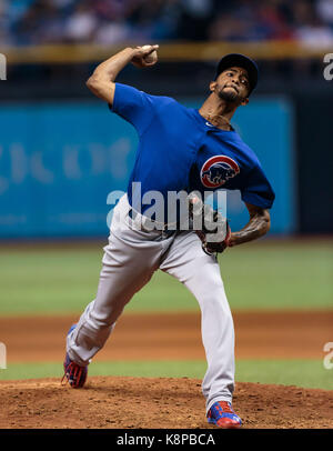 Tropicana Field. 19 Sep, 2017. Florida, USA - Chicago Cubs Entlastung Krug Carl Edwards Jr. (6) wirft ein Pitch im 8. Inning im Spiel zwischen den Chicago Cubs und die Tampa Bay Rays am Tropicana Feld. Del Mecum/CSM/Alamy leben Nachrichten Stockfoto