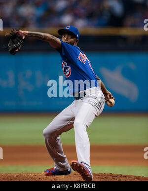 Tropicana Field. 19 Sep, 2017. Florida, USA - Chicago Cubs Entlastung Krug Carl Edwards Jr. (6) wirft ein Pitch im 8. Inning im Spiel zwischen den Chicago Cubs und die Tampa Bay Rays am Tropicana Feld. Del Mecum/CSM/Alamy leben Nachrichten Stockfoto