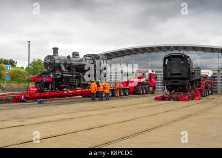 Shildon Co Durham, 20. September 2017: Ex British Railways 2-6-0 Dampflok 78018 wurde am Straßenverkehr Fahrzeuge an Die Great Central Railway in Loughborough heute zurückgegeben werden geladen. Die Lokomotive, in Darlington gebaut, war die Teilnahme an der "Herbst Dampf Gala" Am 16./17 th an Fortbewegung National Railway Museun in Shildon Co, Durham für die Beförderung zu den gcr an der Universität Loughborough. Der Transport wurde von Spezialisten Reid Freight Services Ltd. Stockfoto