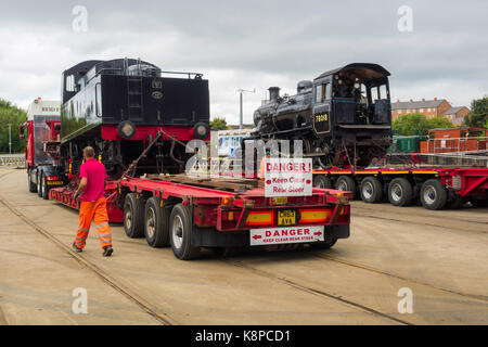 Shildon Co Durham, 20. September 2017: Ex British Railways 2-6-0 Dampflok 78018 wurde am Straßenverkehr Fahrzeuge an Die Great Central Railway in Loughborough heute zurückgegeben werden geladen. Die Lokomotive, in Darlington gebaut, war die Teilnahme an der "Herbst Dampf Gala" Am 16./17 th an Fortbewegung National Railway Museun in Shildon Co, Durham für die Beförderung zu den gcr an der Universität Loughborough. Der Transport wurde von Spezialisten Reid Freight Services Ltd. Stockfoto