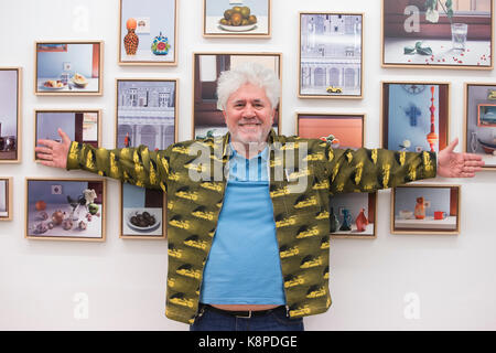 Der Regisseur Pedro Almodovar bei der Eröffnung seiner Ausstellung im Fleisch Galerie in Madrid Mittwoch, Sept. 20, 2017 Credit: Gtres Información más Comuniación auf Linie, S.L./Alamy leben Nachrichten Stockfoto