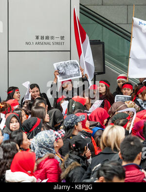 Hongkong, Hongkong, China. Januar 2014. Gerechtigkeit für Erwiana-Protest von Wanderarbeitern Hongkong ausländische Hausangestellte in Hongkong marschieren von Wan Chai zum HK-Polizeihauptquartier, um ihre Unterstützung für Erwiana Sulistyaningsih zu zeigen und Gerechtigkeit für alle Wanderarbeiter zu fordern. Eine Hongkonger Hausfrau wurde zu sechs Jahren Gefängnis verurteilt, weil sie Erwiana missbraucht hatte, eine junge indonesische Arbeiterin, die sie in ihrer Wohnung gefangen hielt. Kredit: Jayne Russell/ZUMA Wire/Alamy Live News Stockfoto